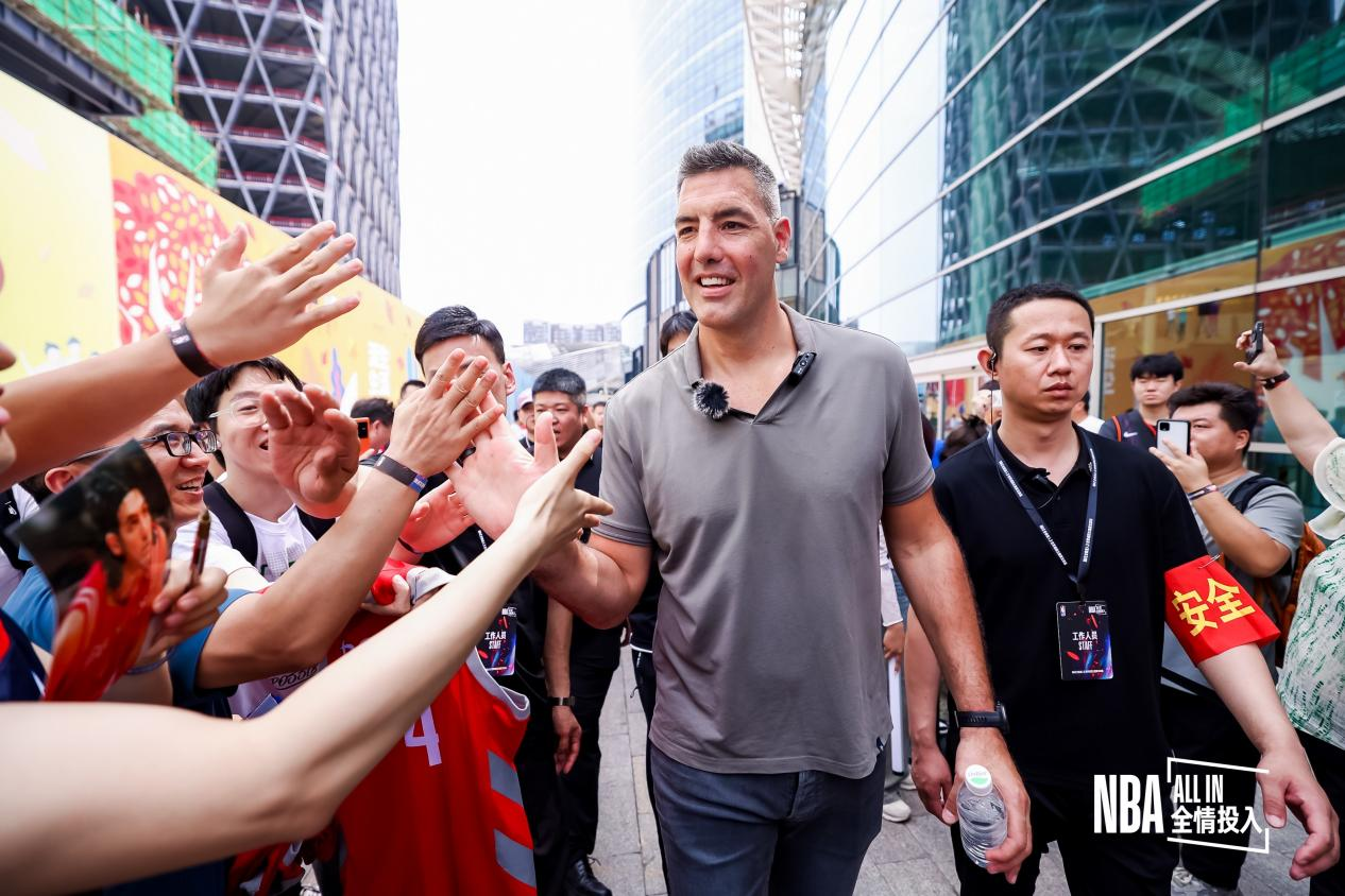 开云体育在线直播-NBA传奇球员空降欧洲，引发球迷疯狂欢呼